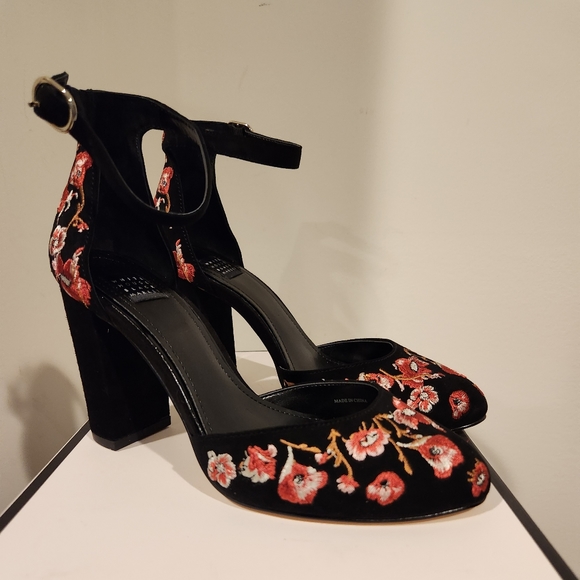 White House Black Market Shoes White House Black Market Stunning